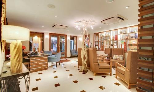 Male Hotel | The Somerset Hotel