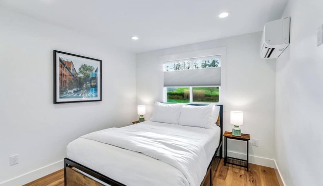 Sunny 3BR Retreat Near Everet Waterfront in Everett
