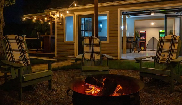 Hot Tub | Sauna | Bar | Arcade | Fire Pit in Sister Bay