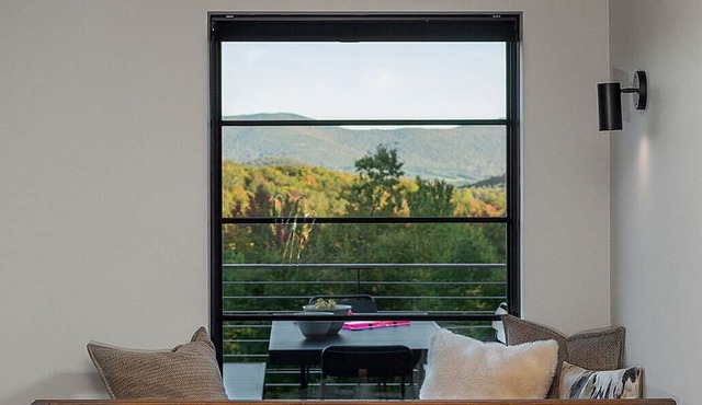 Brand New Luxury Retreat with Hot Tub and amazing views minutes from Ski Areas in Warren