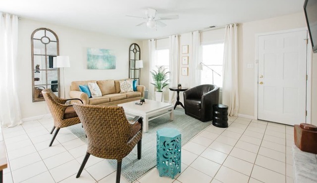 Modern Pet Friendly Garden Home Walking Distance to River by Lucky Savannah in Savannah
