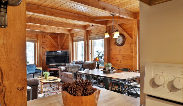 Entire Killington Cabin Duplex: 8BR, Two Kitchens and Hot Tub in Killington
