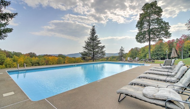 September & October available! 100 Acres Estate 10BRs, Hot Tub, Pool, Game House in Newfane