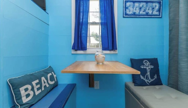Tiny House Seashell - tiny living at the beach in Sarasota