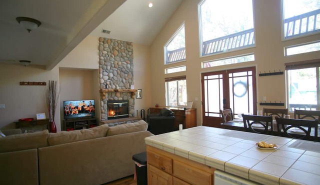 LogChalet/walk2lake&village/close2slopes/HotTub/GameRoom/Arcade/BBQ/AC/Office/EV in Big Bear Lake