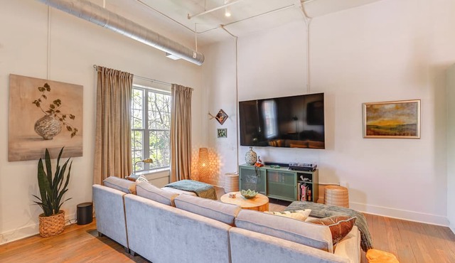 Walk to Vanderbilt: Eclectic Apt in Nashville in Nashville
