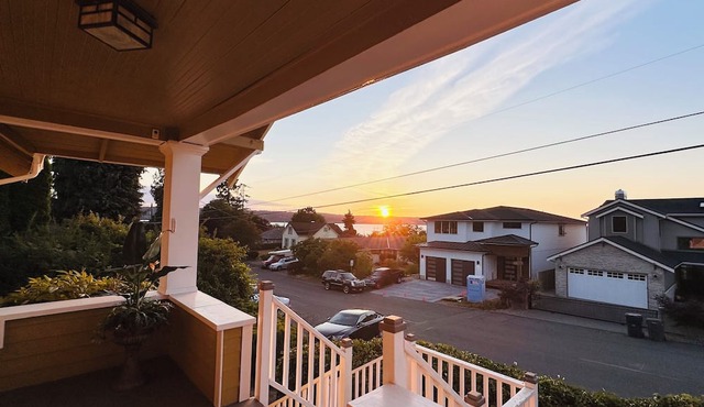 Charming ocean view house w/office/fully fenced yard in gorgeous Mukilteo in Mukilteo