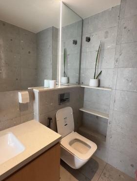 Luxury comfy 1 Room with pool near airport