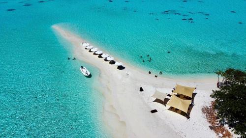 White Maakana Lodge Maldives