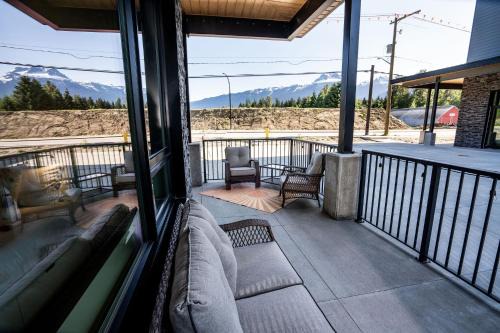 Summit Place - Condo With Mountain Views in Revelstoke